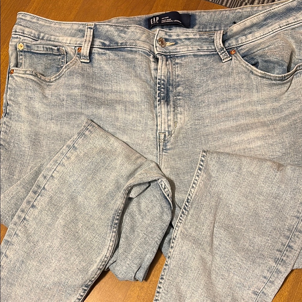 GAP women’s Light Blue Jeans